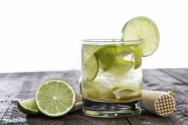 cocktail caipirinha