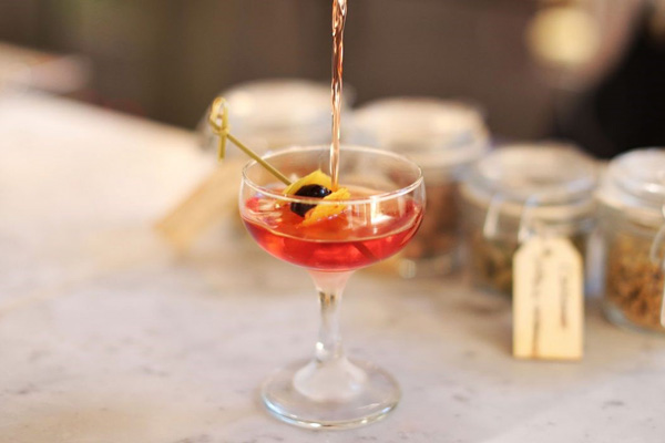 cocktail boulevardier hồng đỏ