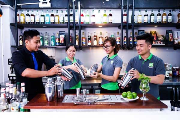 học viên khóa bartender