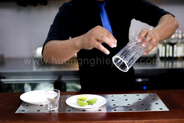 Hướng dẫn viền miệng ly mocktail 